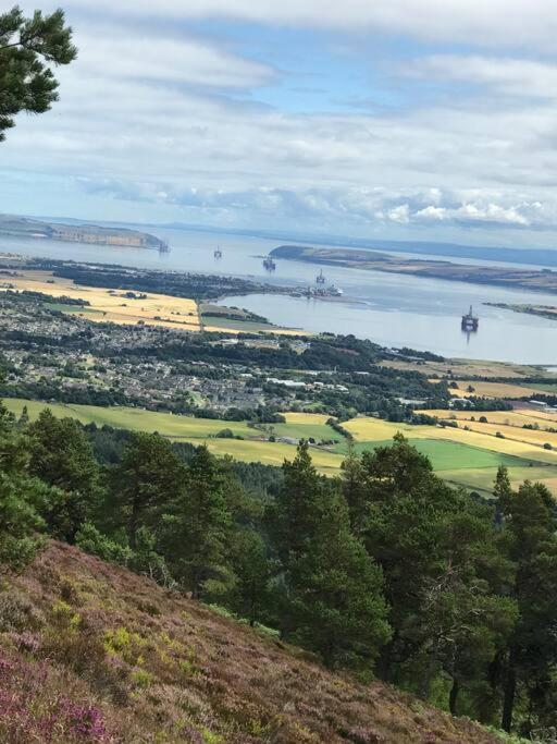 Modern And Bright Home In Quiet And Central Area Inverness Eksteriør bilde
